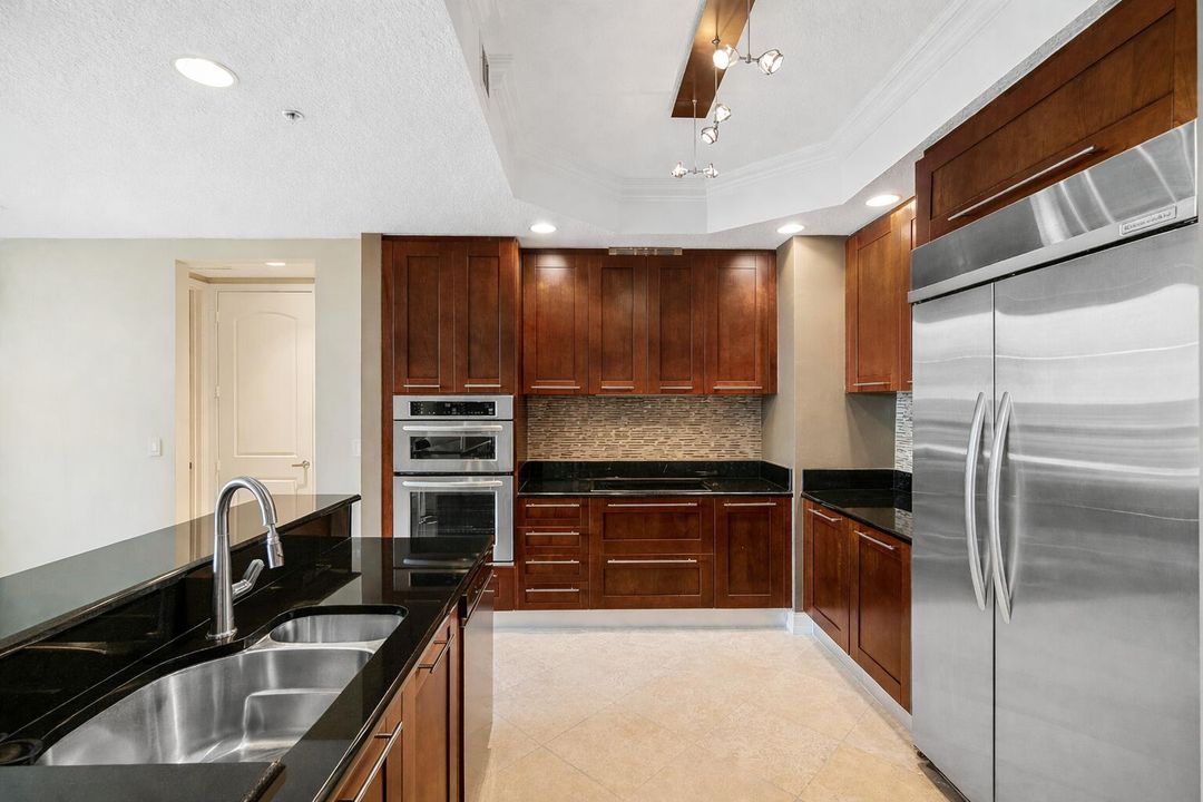 For Sale: $1,295,000 (2 beds, 2 baths, 1670 Square Feet)