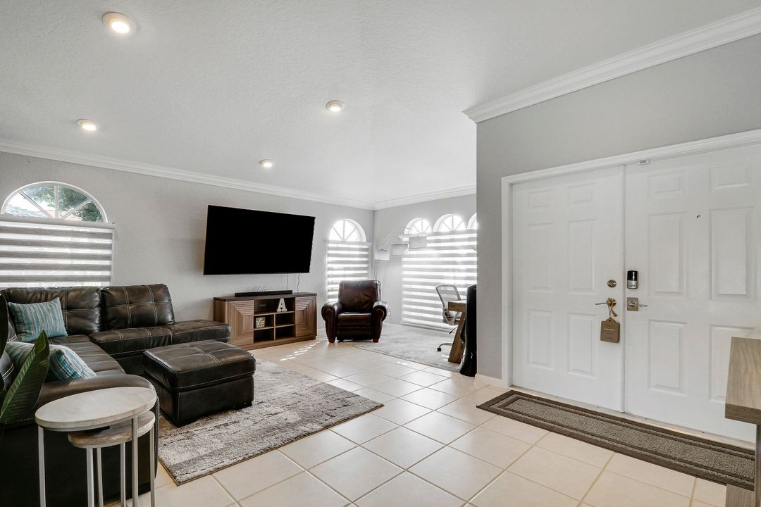 En Venta: $769,000 (4 camas, 3 baños, 2605 Pies cuadrados)