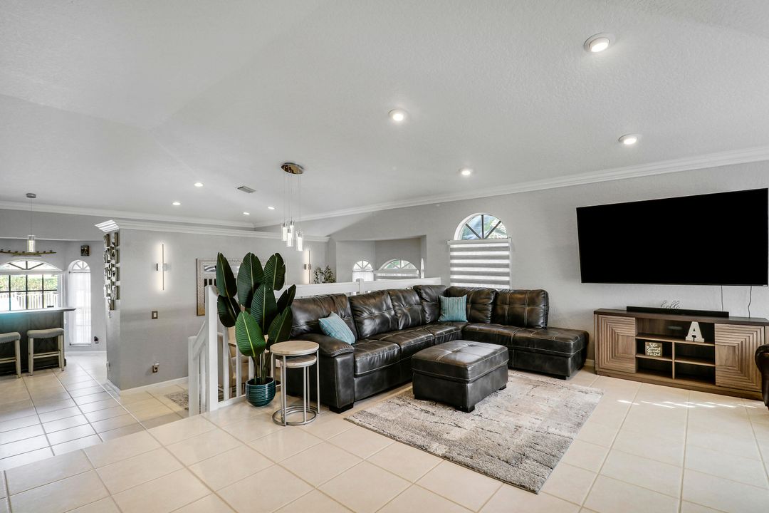 En Venta: $769,000 (4 camas, 3 baños, 2605 Pies cuadrados)