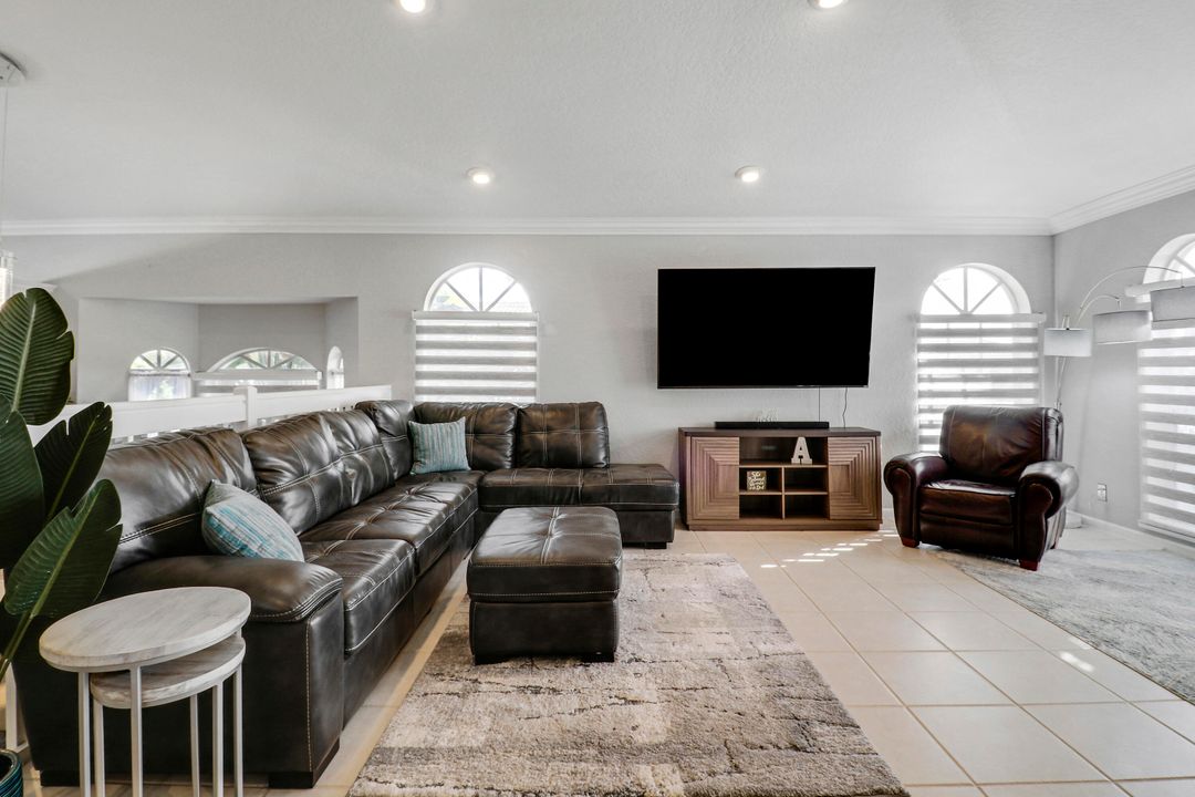 En Venta: $769,000 (4 camas, 3 baños, 2605 Pies cuadrados)