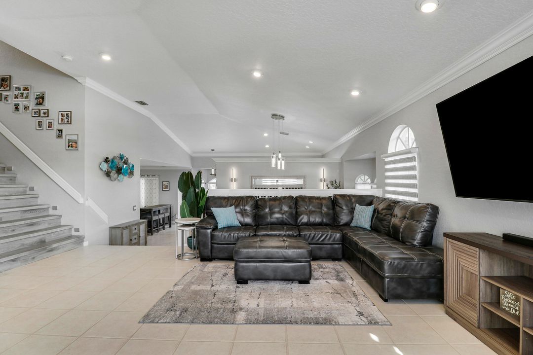 En Venta: $769,000 (4 camas, 3 baños, 2605 Pies cuadrados)