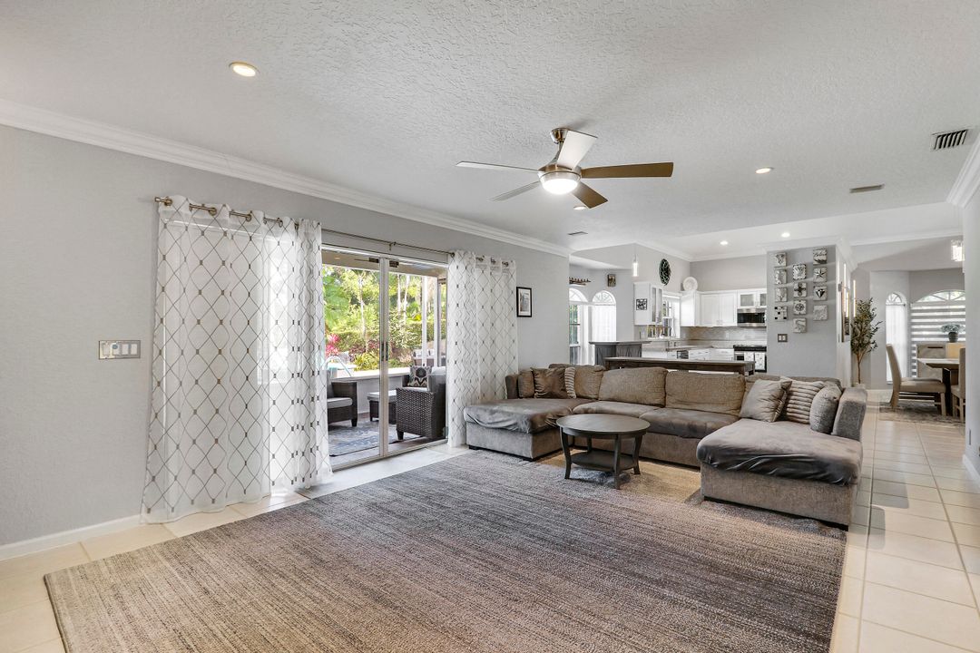 En Venta: $769,000 (4 camas, 3 baños, 2605 Pies cuadrados)