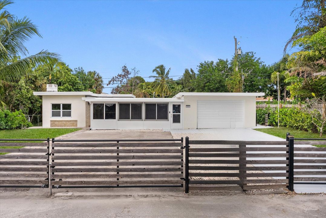 For Sale: $650,000 (4 beds, 2 baths, 1308 Square Feet)