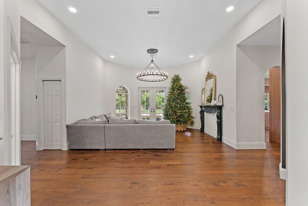 На продажу: $2,250,000 (6 спален, 4 ванн, 4033 Квадратных фут)