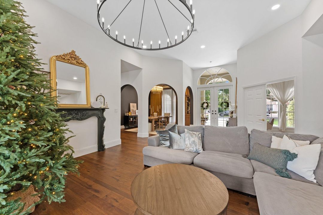 На продажу: $2,250,000 (6 спален, 4 ванн, 4033 Квадратных фут)