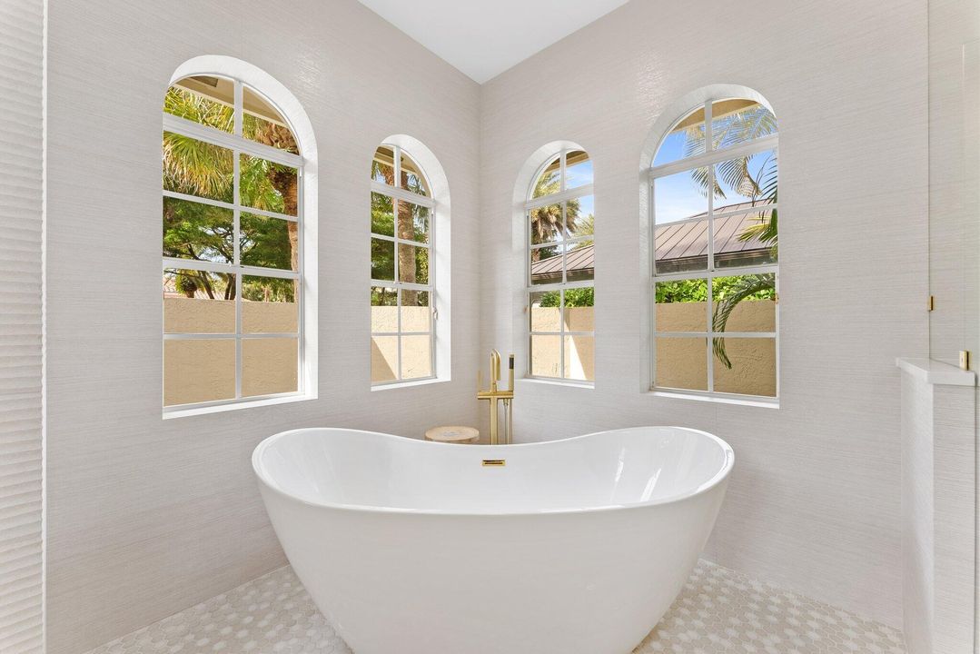 На продажу: $2,250,000 (6 спален, 4 ванн, 4033 Квадратных фут)