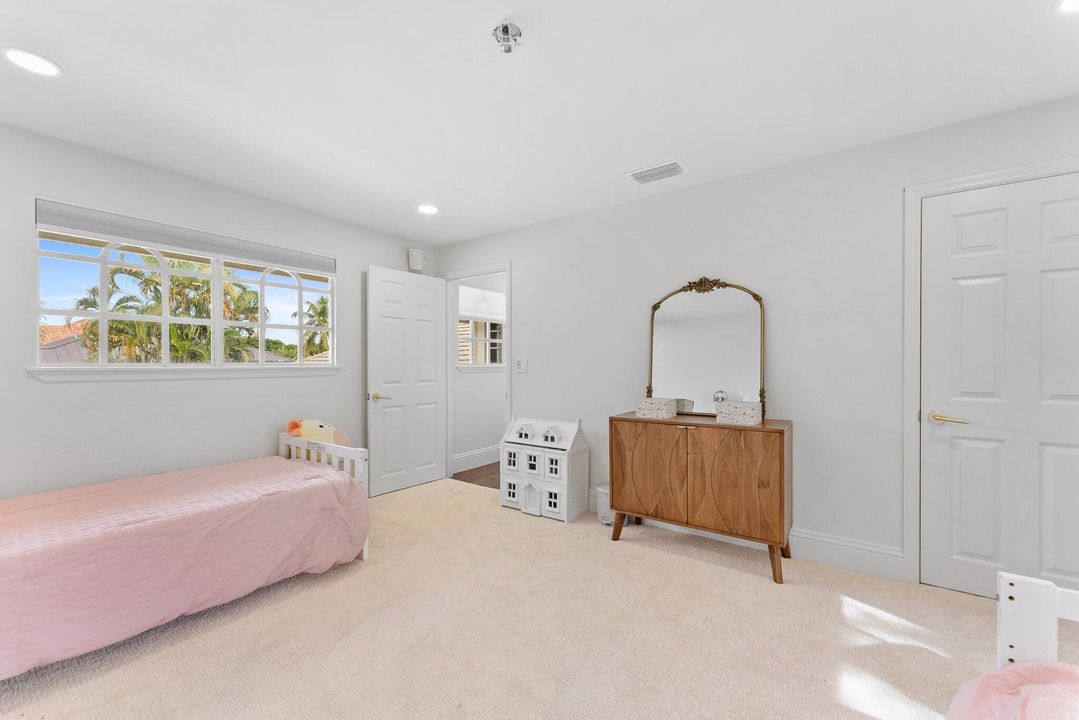 На продажу: $2,250,000 (6 спален, 4 ванн, 4033 Квадратных фут)