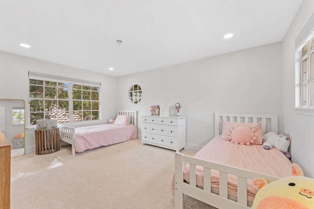 На продажу: $2,250,000 (6 спален, 4 ванн, 4033 Квадратных фут)