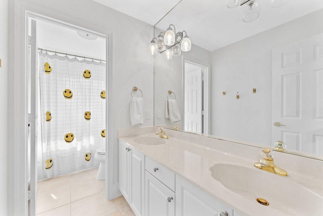 На продажу: $2,250,000 (6 спален, 4 ванн, 4033 Квадратных фут)