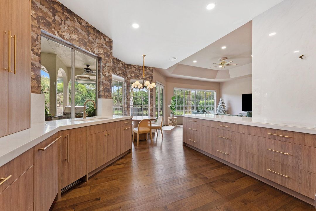 На продажу: $2,250,000 (6 спален, 4 ванн, 4033 Квадратных фут)