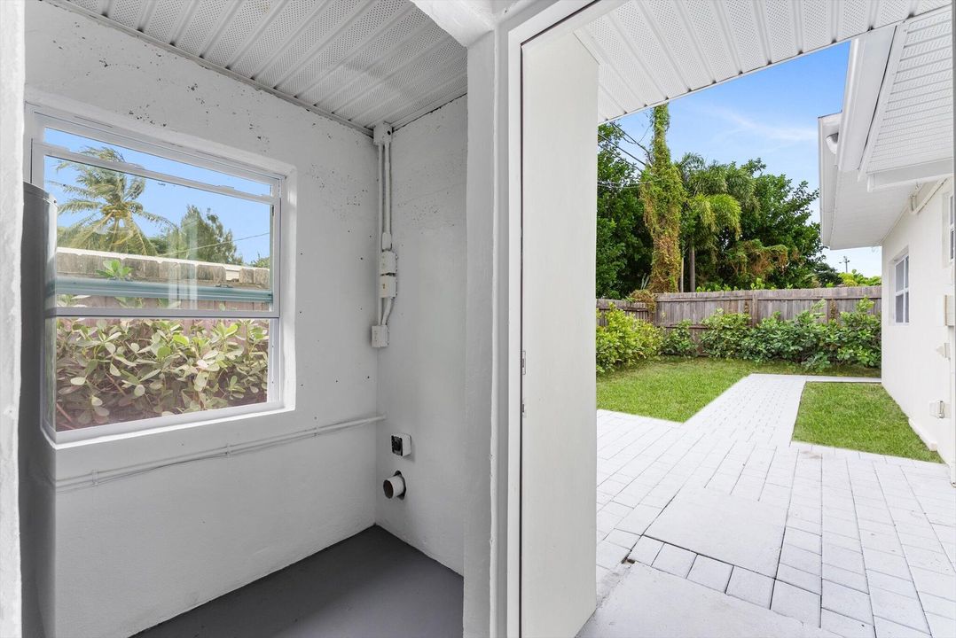 For Sale: $650,000 (4 beds, 2 baths, 1308 Square Feet)