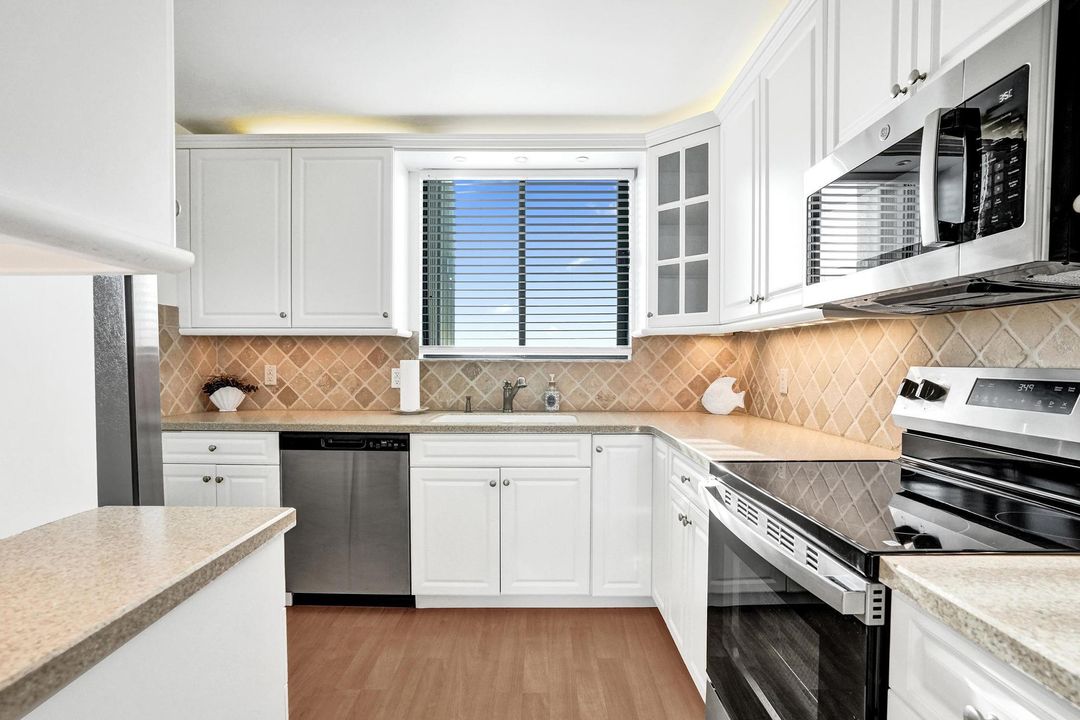 For Rent: $5,500 (2 beds, 2 baths, 1270 Square Feet)