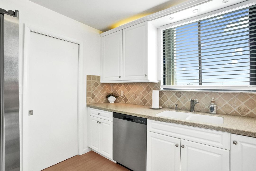 For Rent: $5,500 (2 beds, 2 baths, 1270 Square Feet)