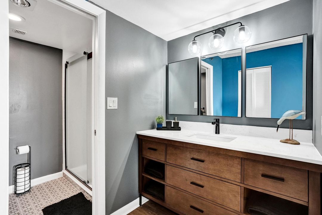 For Rent: $5,500 (2 beds, 2 baths, 1270 Square Feet)