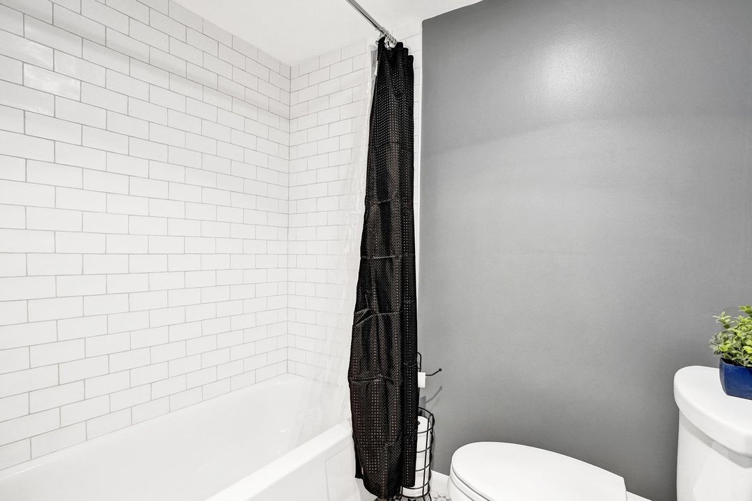 For Rent: $5,500 (2 beds, 2 baths, 1270 Square Feet)