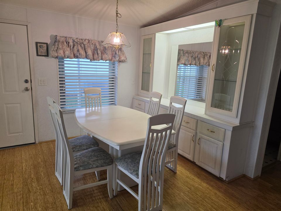 En Venta: $195,000 (2 camas, 2 baños, 1248 Pies cuadrados)