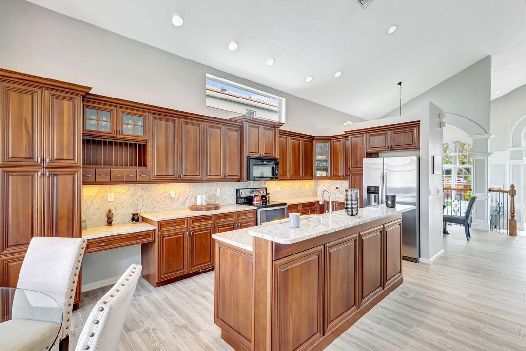 出租: $5,200 (3 贝兹, 3 浴室, 3035 平方英尺)