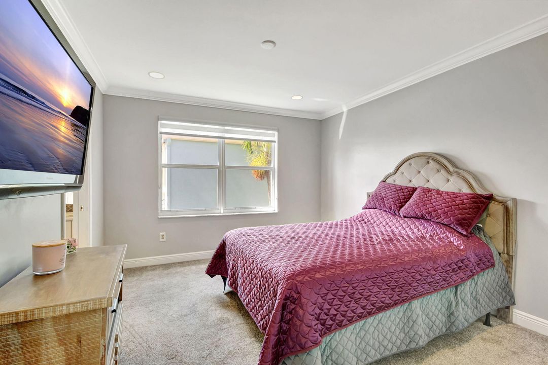 出租: $5,200 (3 贝兹, 3 浴室, 3035 平方英尺)