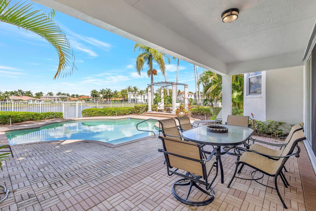 出租: $5,200 (3 贝兹, 3 浴室, 3035 平方英尺)