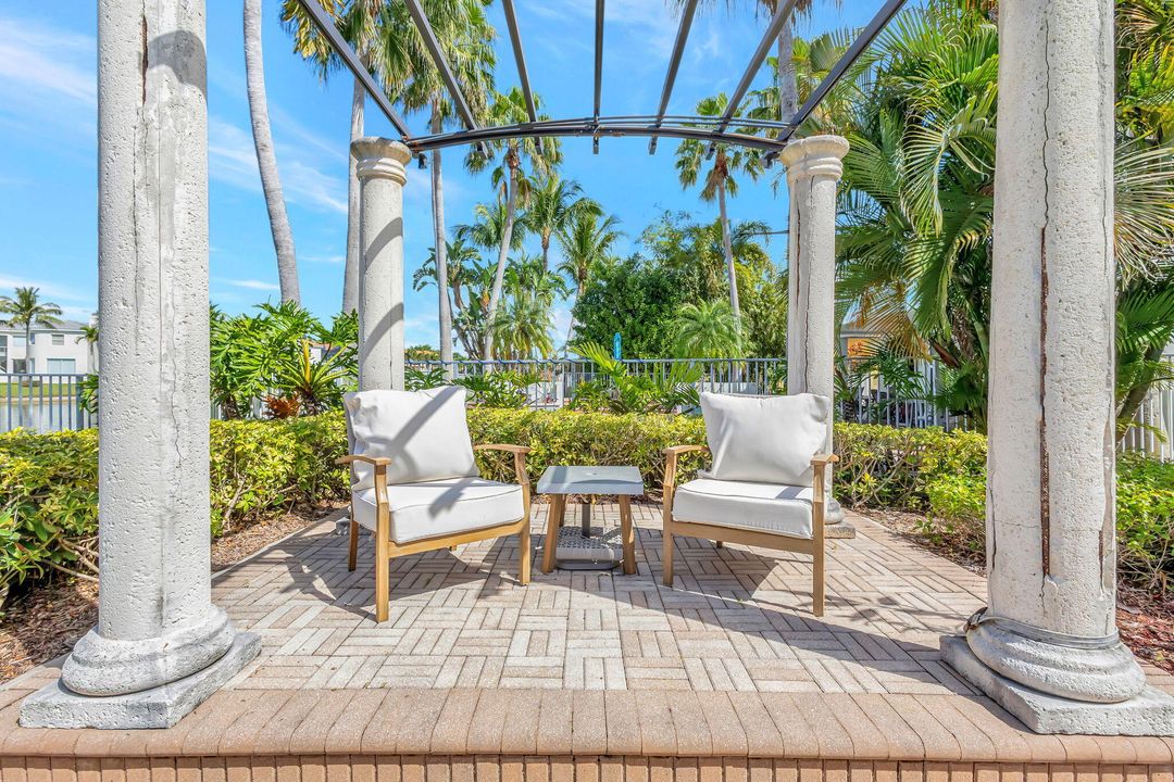 出租: $5,200 (3 贝兹, 3 浴室, 3035 平方英尺)