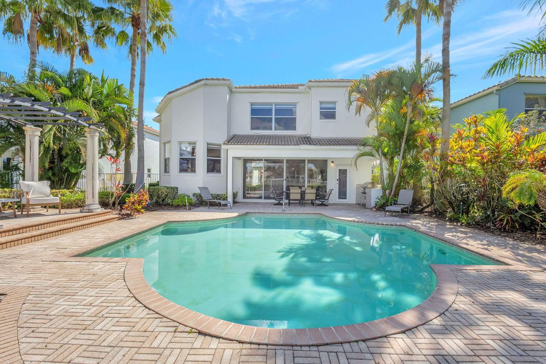 出租: $5,200 (3 贝兹, 3 浴室, 3035 平方英尺)