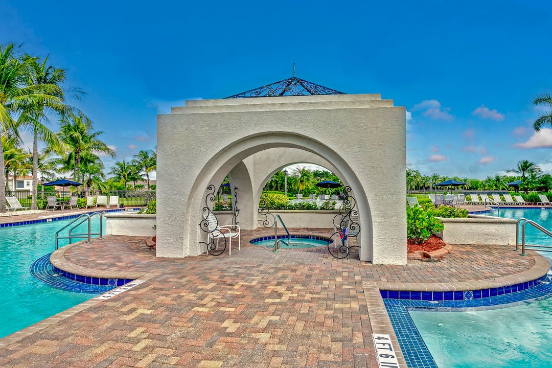 出租: $5,200 (3 贝兹, 3 浴室, 3035 平方英尺)