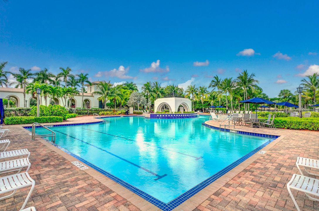 出租: $5,200 (3 贝兹, 3 浴室, 3035 平方英尺)