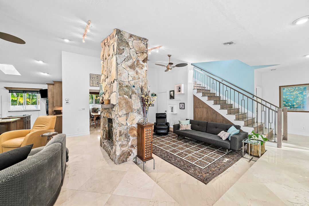 Activo con contrato: $2,375,000 (3 camas, 3 baños, 2122 Pies cuadrados)