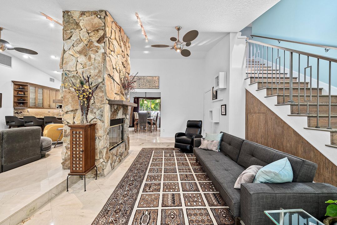 Activo con contrato: $2,375,000 (3 camas, 3 baños, 2122 Pies cuadrados)