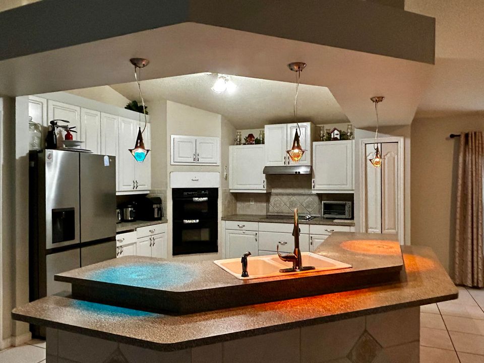 待售: $415,000 (3 贝兹, 2 浴室, 2308 平方英尺)