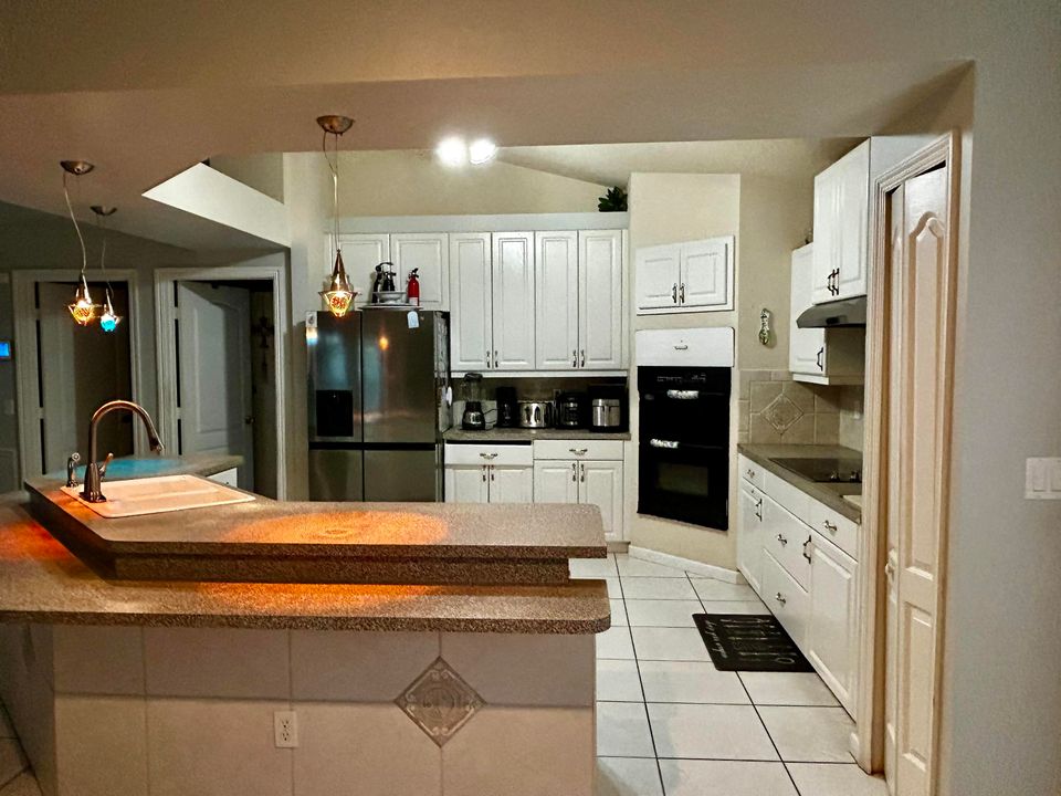 待售: $415,000 (3 贝兹, 2 浴室, 2308 平方英尺)