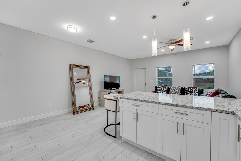 For Sale: $415,000 (3 beds, 2 baths, 1090 Square Feet)