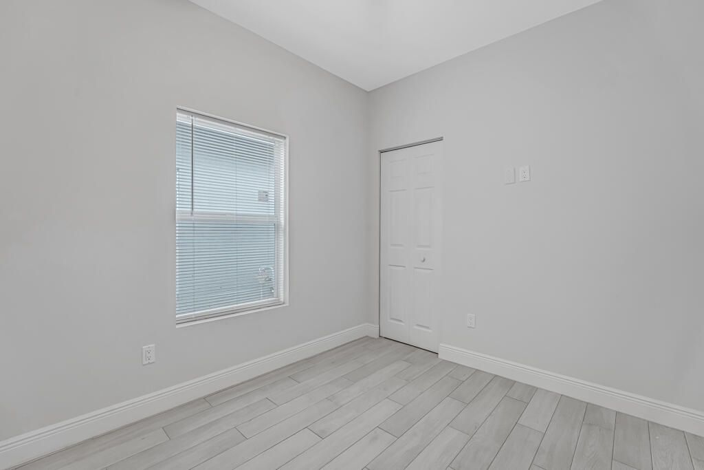 For Sale: $415,000 (3 beds, 2 baths, 1090 Square Feet)