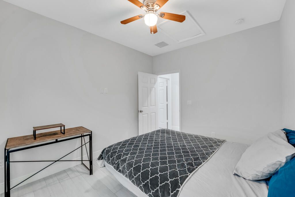 For Sale: $415,000 (3 beds, 2 baths, 1090 Square Feet)