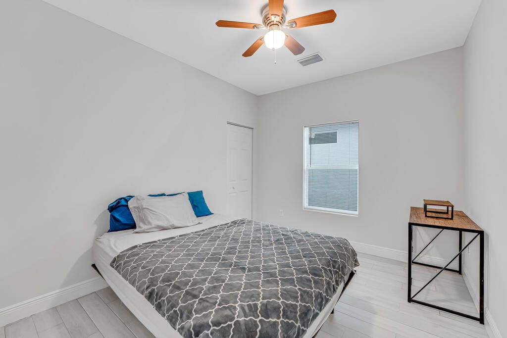 For Sale: $415,000 (3 beds, 2 baths, 1090 Square Feet)