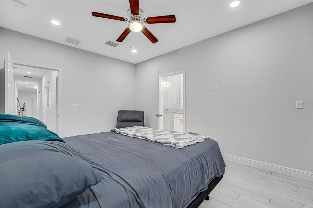 For Sale: $415,000 (3 beds, 2 baths, 1090 Square Feet)