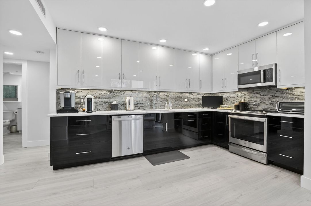 For Rent: $4,000 (2 beds, 2 baths, 1255 Square Feet)