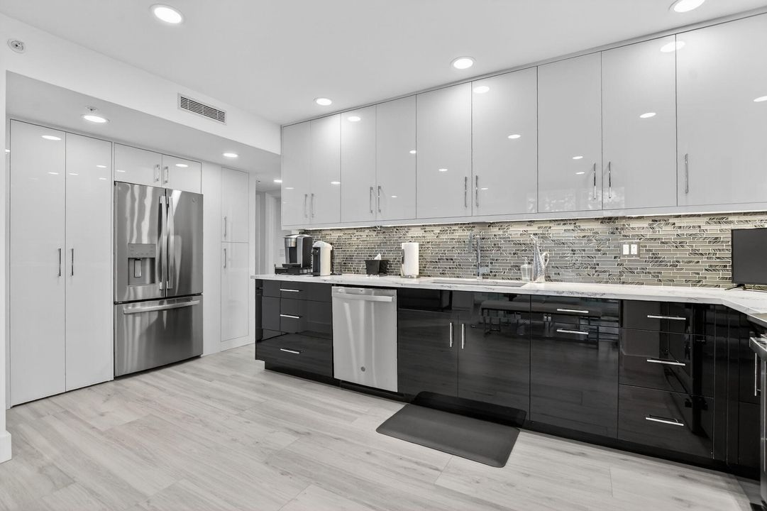 For Rent: $4,000 (2 beds, 2 baths, 1255 Square Feet)