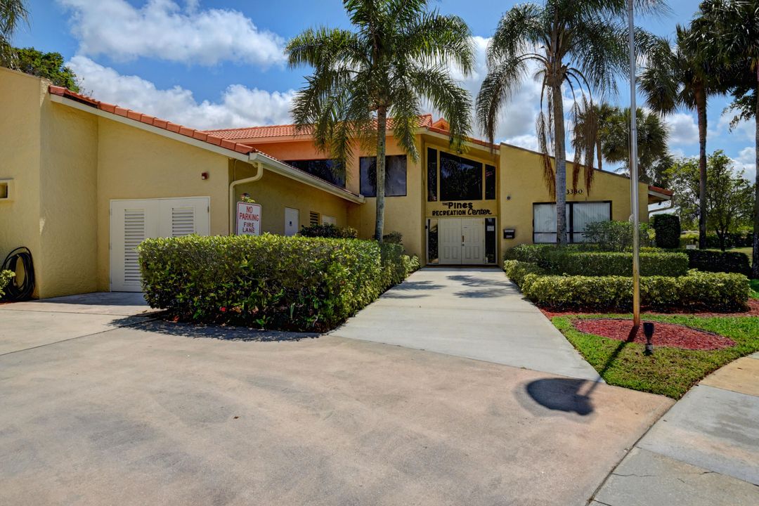 For Rent: $2,400 (2 beds, 2 baths, 1160 Square Feet)