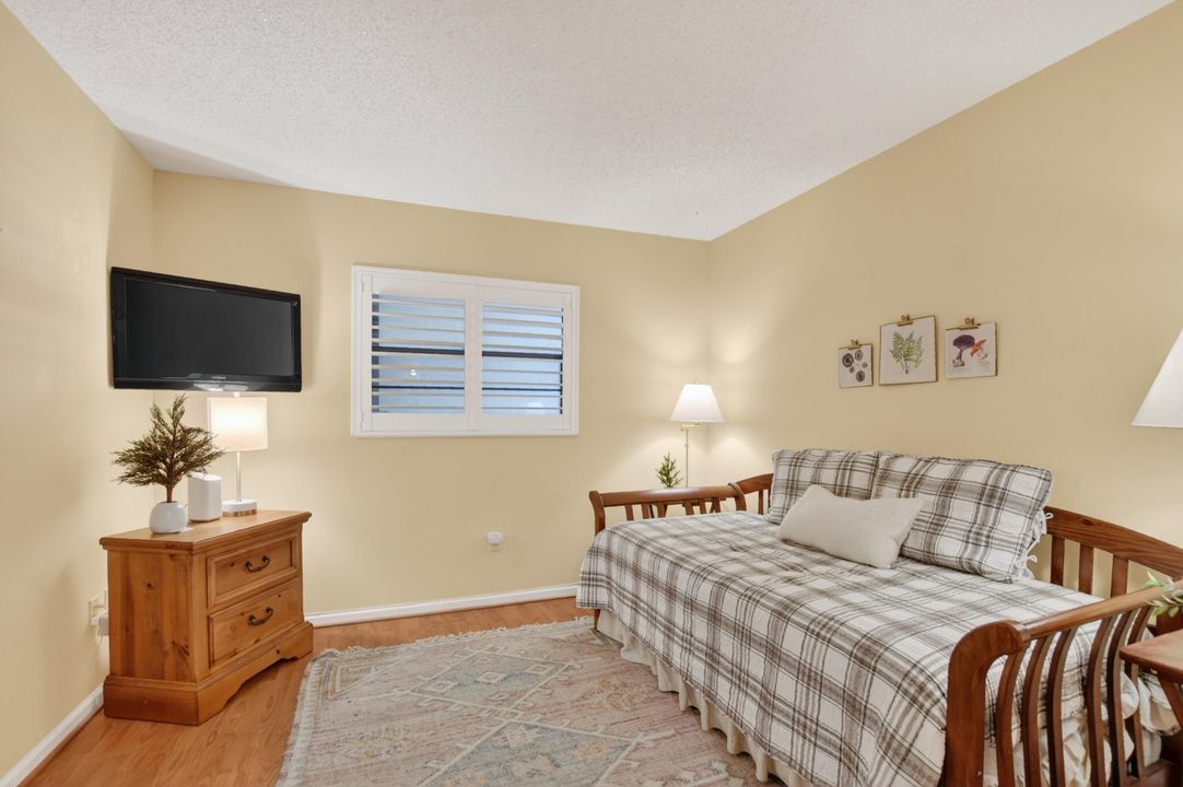 For Rent: $2,400 (2 beds, 2 baths, 1160 Square Feet)