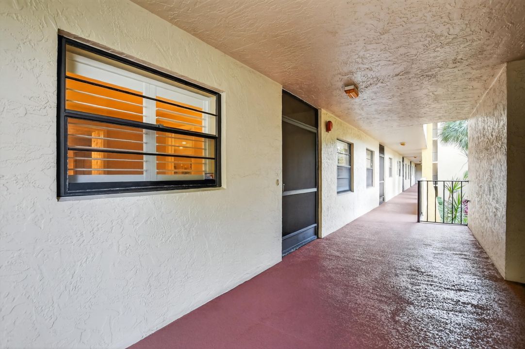 For Rent: $2,400 (2 beds, 2 baths, 1160 Square Feet)