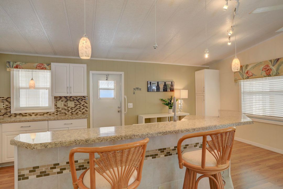 待售: $159,000 (2 贝兹, 2 浴室, 927 平方英尺)