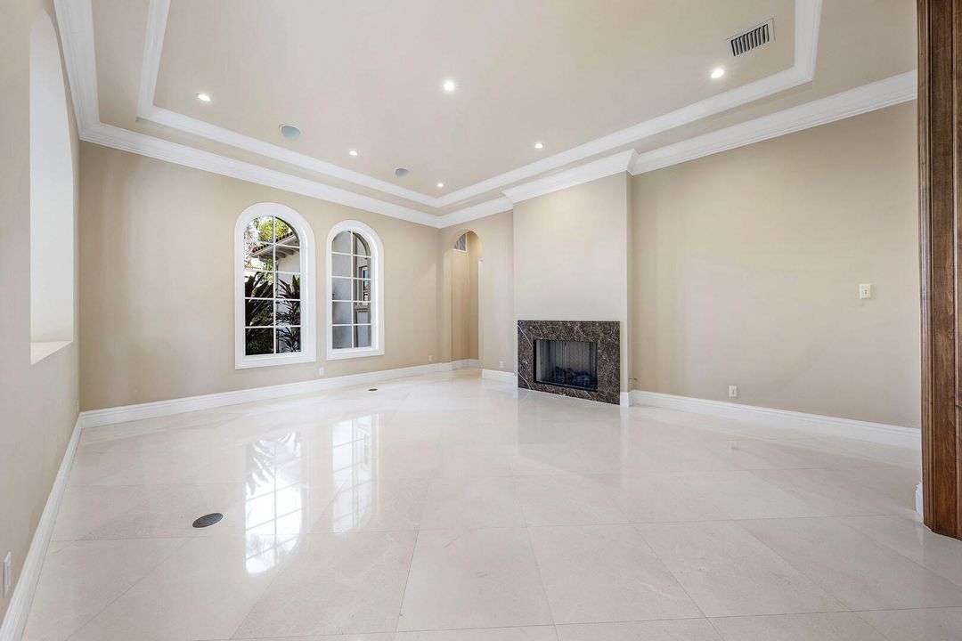 На продажу: $9,450,000 (6 спален, 7 ванн, 8190 Квадратных фут)