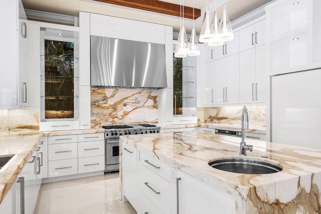 На продажу: $9,450,000 (6 спален, 7 ванн, 8190 Квадратных фут)