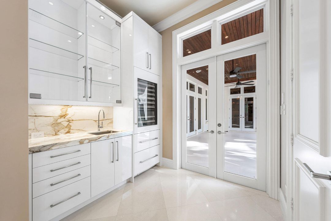 На продажу: $9,450,000 (6 спален, 7 ванн, 8190 Квадратных фут)