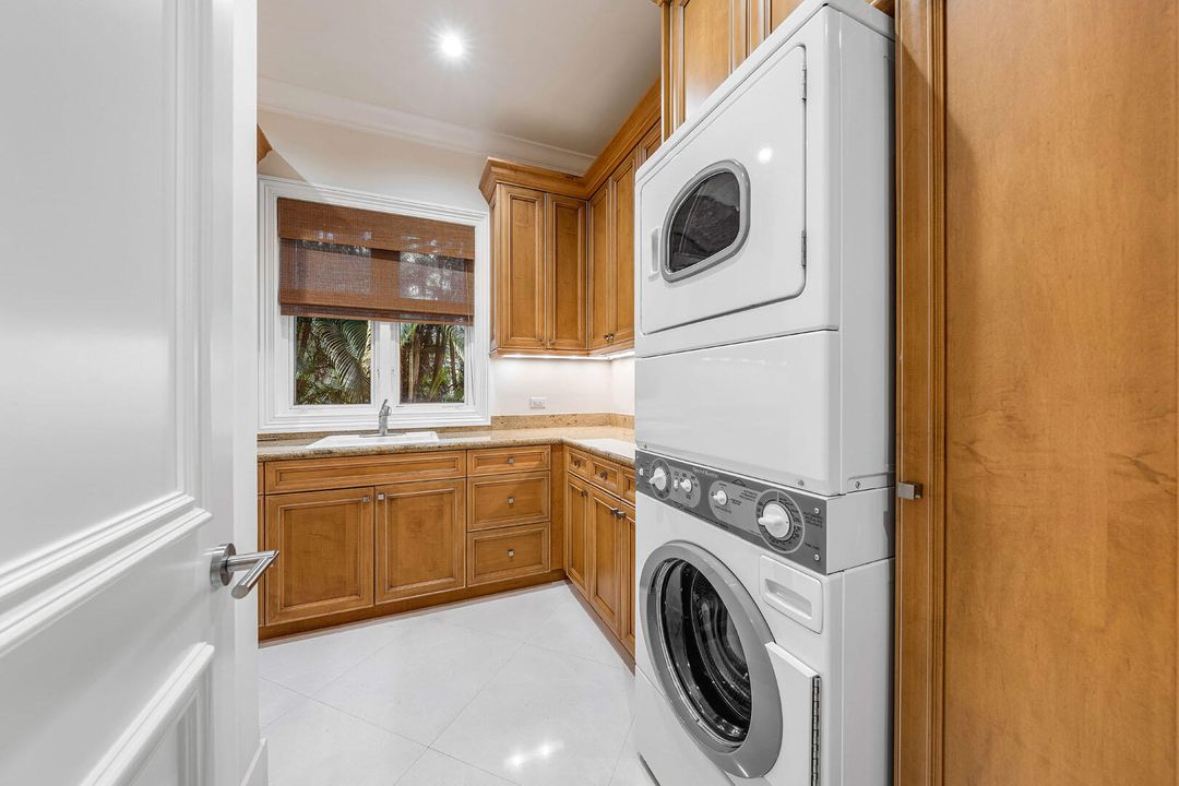 На продажу: $9,450,000 (6 спален, 7 ванн, 8190 Квадратных фут)