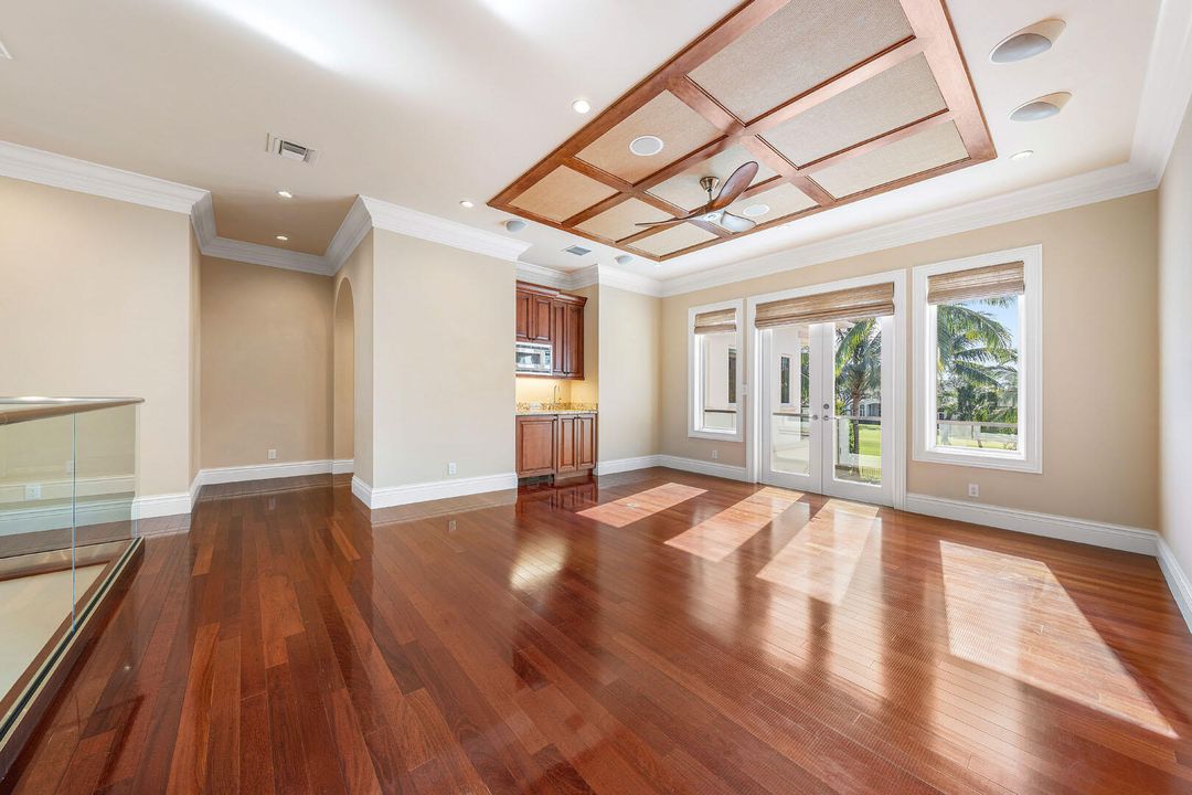 На продажу: $9,450,000 (6 спален, 7 ванн, 8190 Квадратных фут)