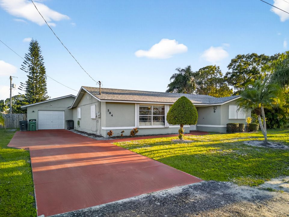 En Venta: $425,000 (4 camas, 30 baños, 1900 Pies cuadrados)