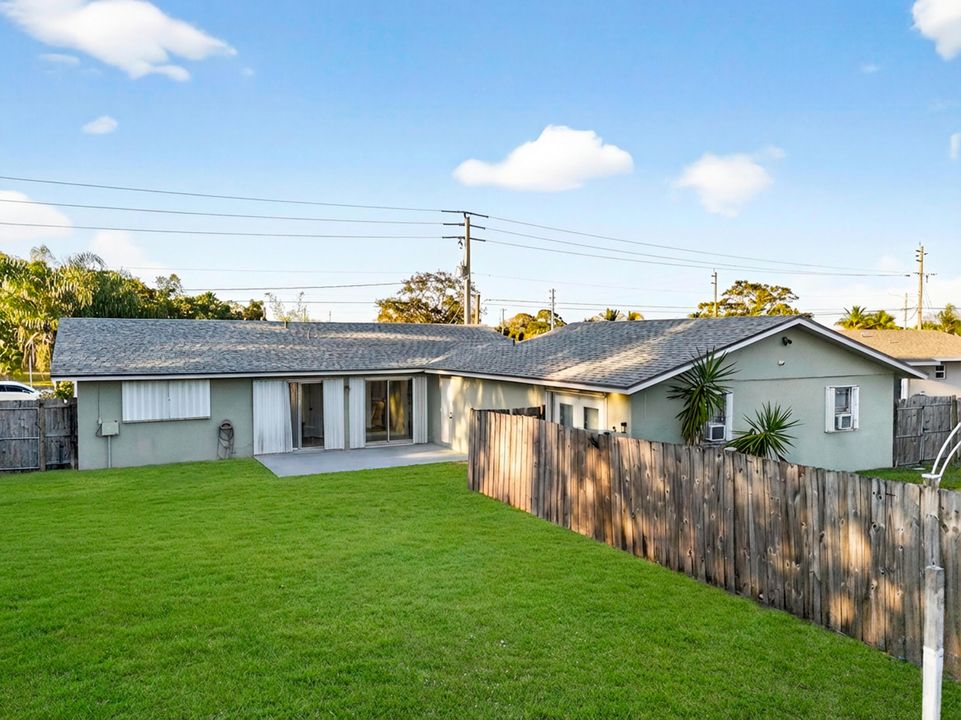 En Venta: $425,000 (4 camas, 30 baños, 1900 Pies cuadrados)