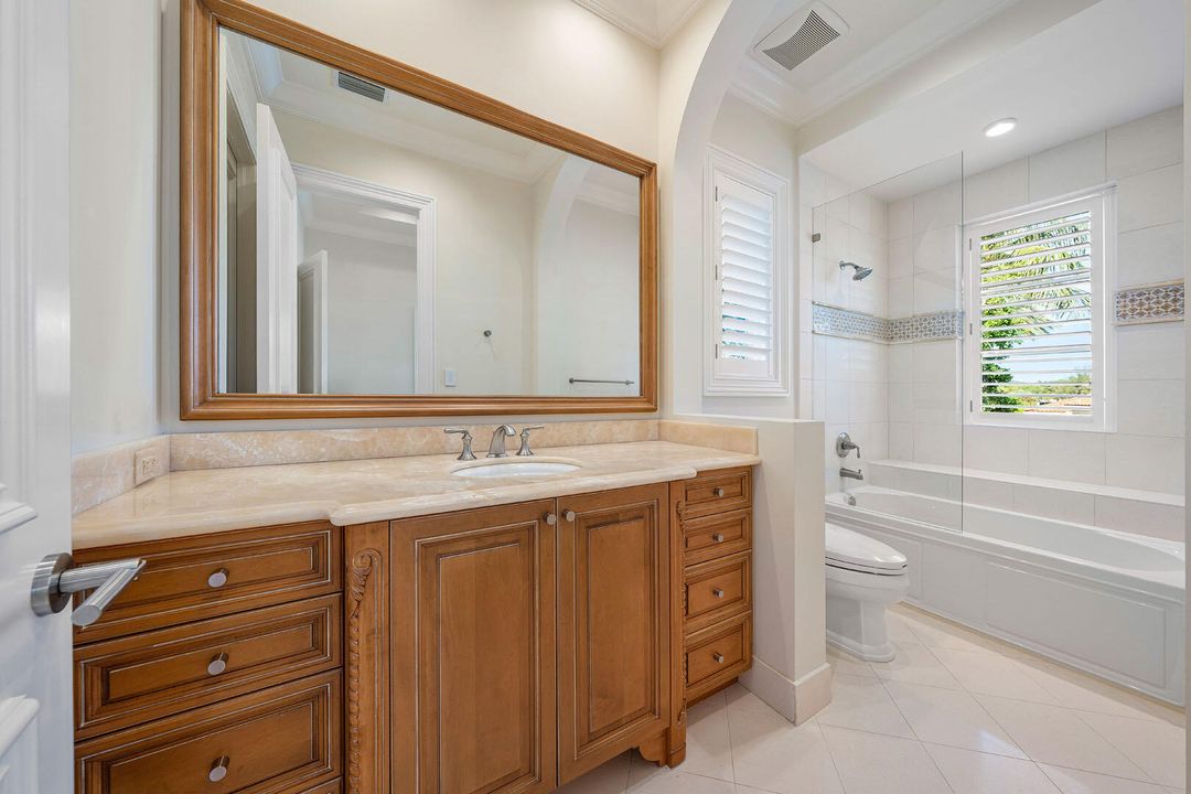 На продажу: $9,450,000 (6 спален, 7 ванн, 8190 Квадратных фут)